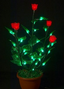 Новогоднее освещение "Куст красной розы с зелёными листьями в горшке"